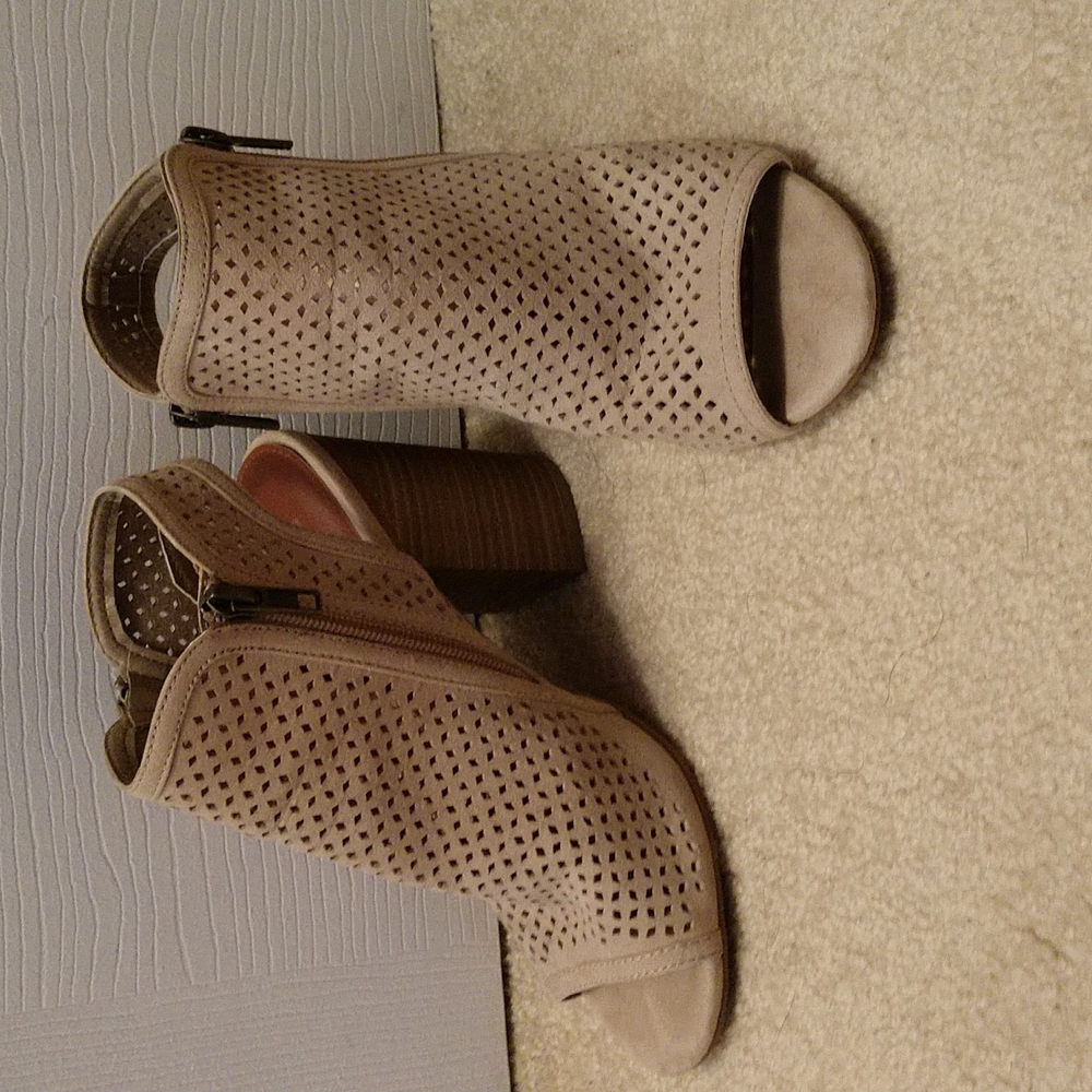 MIA open peep-toe block heels tan curouts sandals